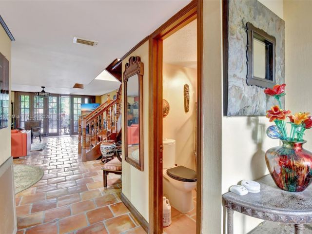 Продажа дома по адресу 20606 NE 7th Ct 20606 - фото 5555398