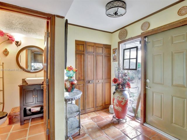 Продажа дома по адресу 20606 NE 7th Ct 20606 - фото 5555399