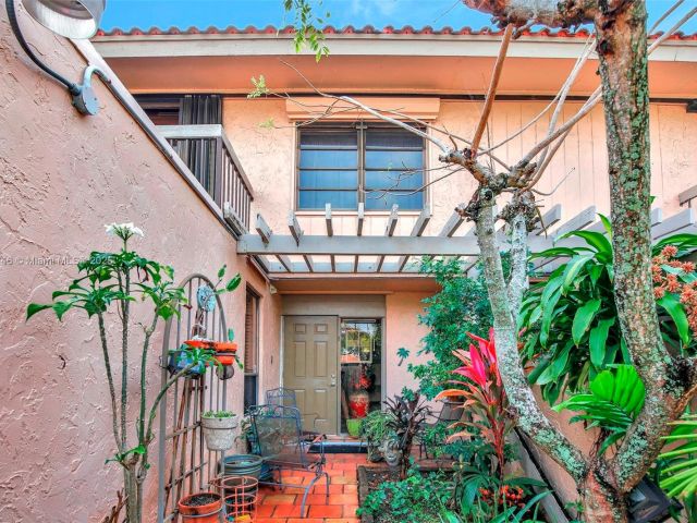 Продажа дома по адресу 20606 NE 7th Ct 20606 - фото 5555401