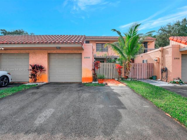 Продажа дома по адресу 20606 NE 7th Ct 20606 - фото 5555402