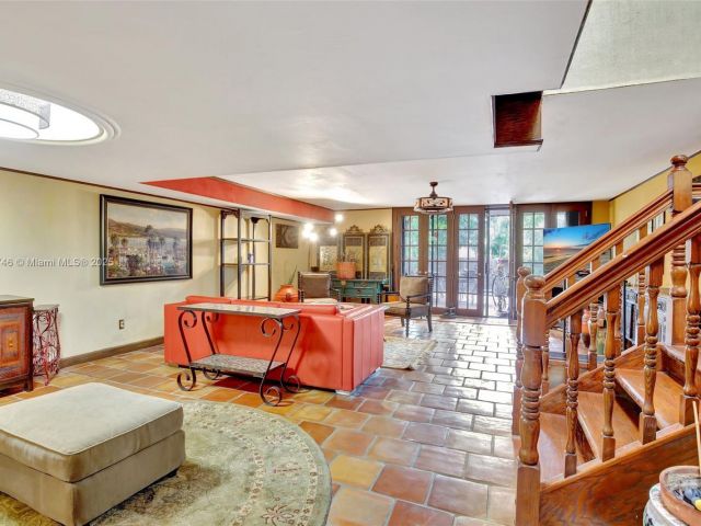 Продажа дома по адресу 20606 NE 7th Ct 20606 - фото 5555404