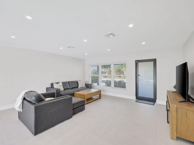 Продажа дома по адресу 2624 SE 9th Street - фото 5540226