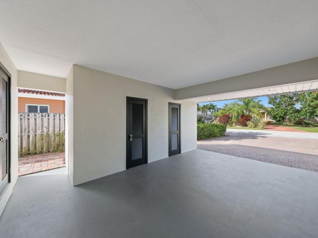 Продажа дома по адресу 2624 SE 9th Street - фото 5540230