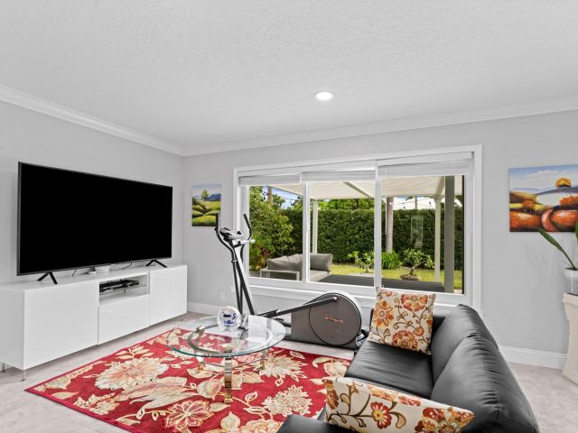 Продажа дома по адресу 8 SE 8th Avenue - фото 5745459