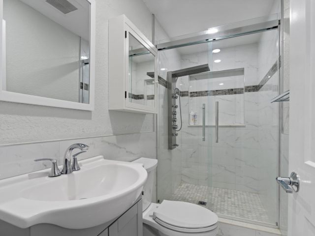 Продажа дома по адресу 8 SE 8th Avenue - фото 5745461