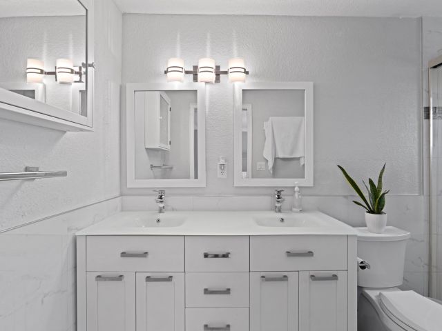 Продажа дома по адресу 8 SE 8th Avenue - фото 5745465