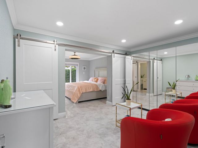 Продажа дома по адресу 8 SE 8th Avenue - фото 5745467