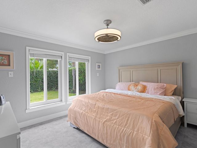 Продажа дома по адресу 8 SE 8th Avenue - фото 5745468