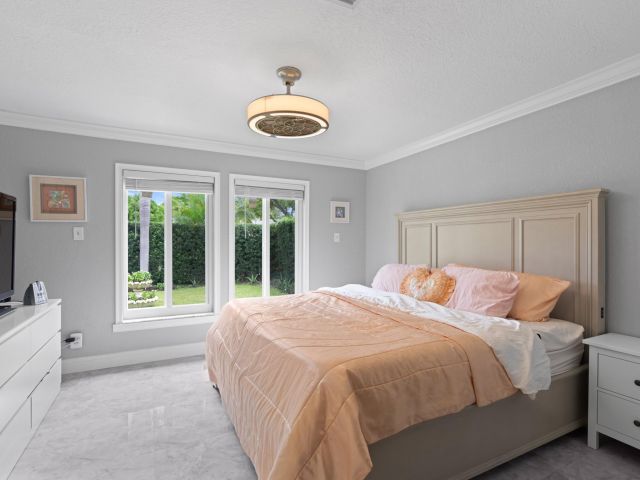 Продажа дома по адресу 8 SE 8th Avenue - фото 5745469