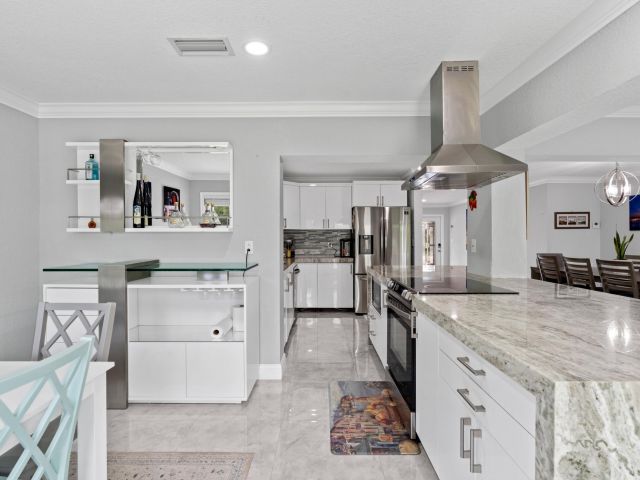 Продажа дома по адресу 8 SE 8th Avenue - фото 5745470