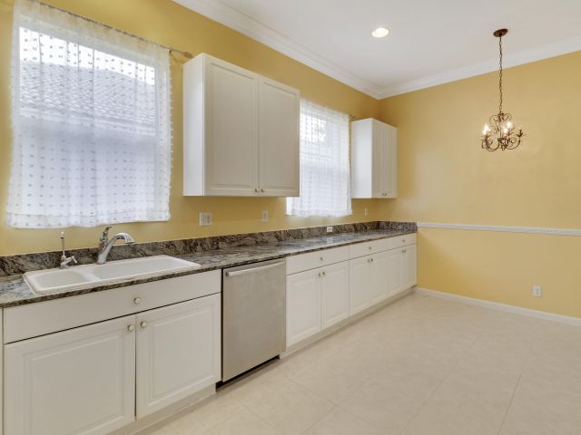 Продажа дома по адресу 2464 Sailfish Cove Drive - фото 5749641