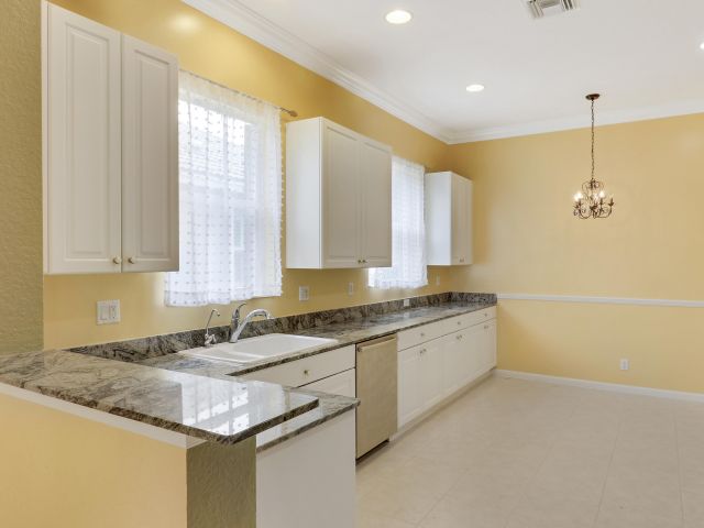 Продажа дома по адресу 2464 Sailfish Cove Drive - фото 5749642