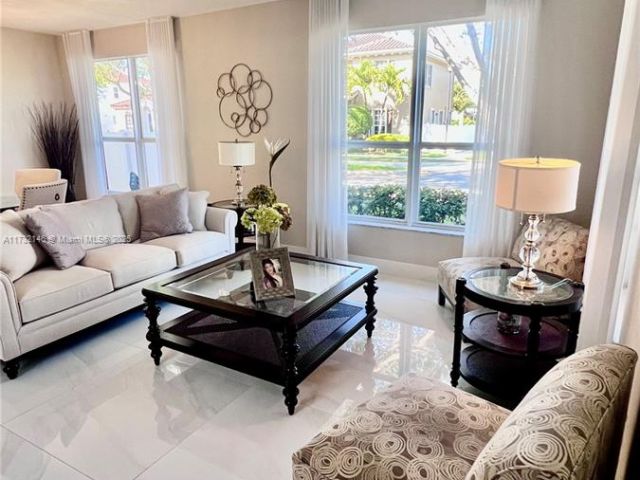 Продажа дома по адресу 9102 SW 170th Ct - фото 6130689