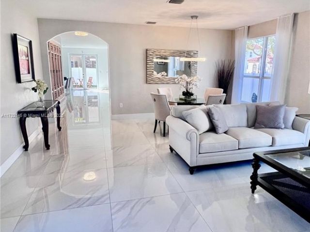 Продажа дома по адресу 9102 SW 170th Ct - фото 6130690