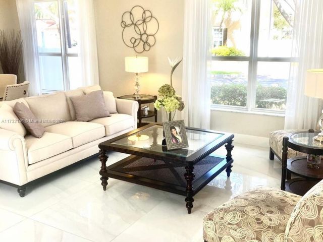 Продажа дома по адресу 9102 SW 170th Ct - фото 6130696