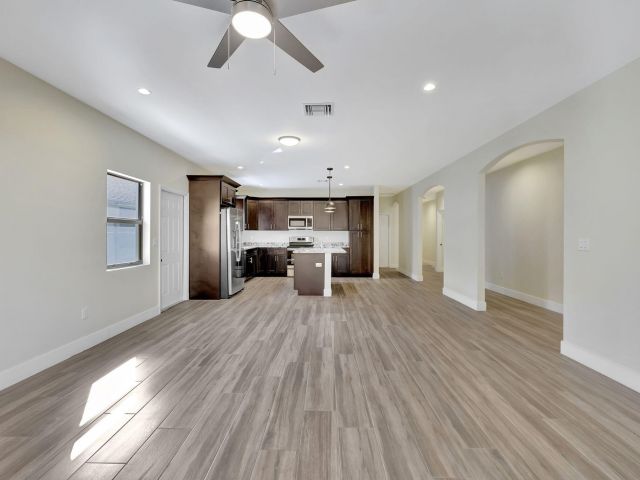 Продажа дома по адресу 2311 Zeder Avenue - фото 6064188