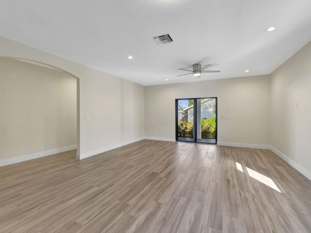 Продажа дома по адресу 2311 Zeder Avenue - фото 6064192