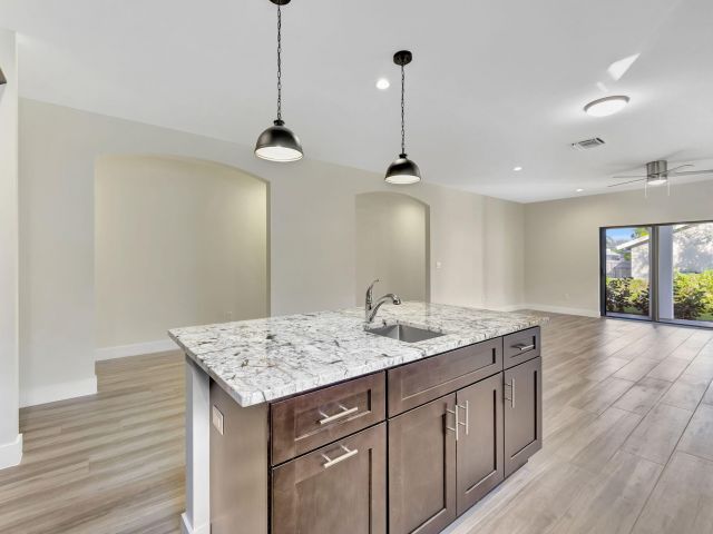 Продажа дома по адресу 2311 Zeder Avenue - фото 6064193