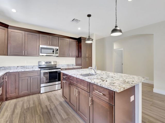 Продажа дома по адресу 2311 Zeder Avenue - фото 6064194