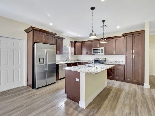 Продажа дома по адресу 2311 Zeder Avenue - фото 6064196