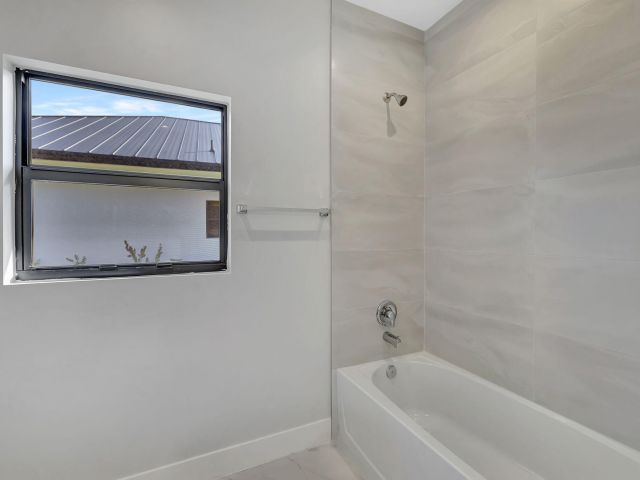 Продажа дома по адресу 2315 Zeder Avenue - фото 6064202