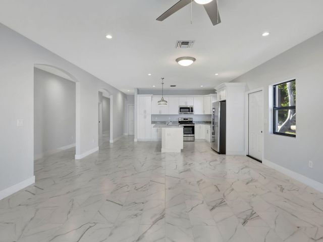 Продажа дома по адресу 2315 Zeder Avenue - фото 6064210