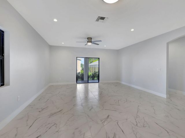 Продажа дома по адресу 2315 Zeder Avenue - фото 6064212