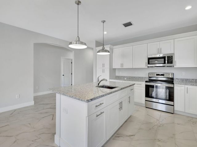 Продажа дома по адресу 2315 Zeder Avenue - фото 6064213