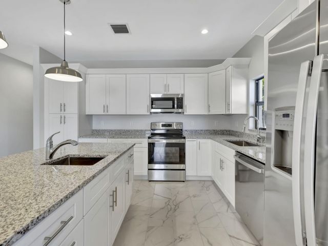 Продажа дома по адресу 2315 Zeder Avenue - фото 6064214