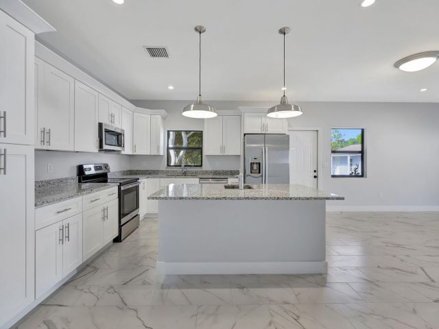 Продажа дома по адресу 2315 Zeder Avenue - фото 6064217