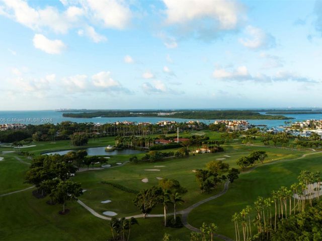 Продажа дома по адресу 1006 Links Drive - фото 5521447