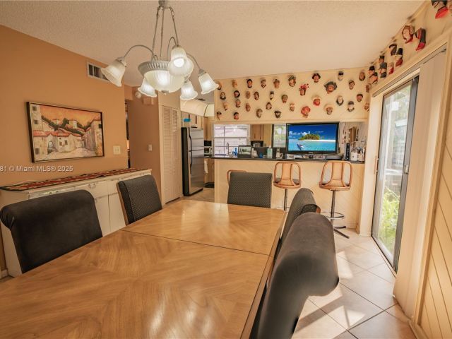 Продажа дома по адресу 36 Eastmont Rd - фото 5704265