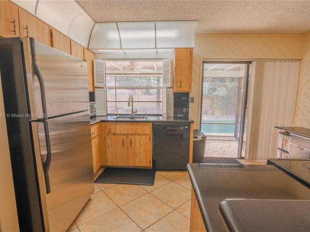 Продажа дома по адресу 36 Eastmont Rd - фото 5704267