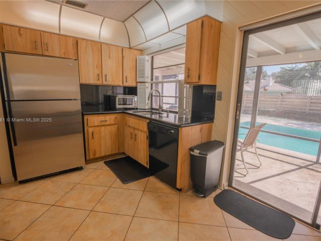 Продажа дома по адресу 36 Eastmont Rd - фото 5704268