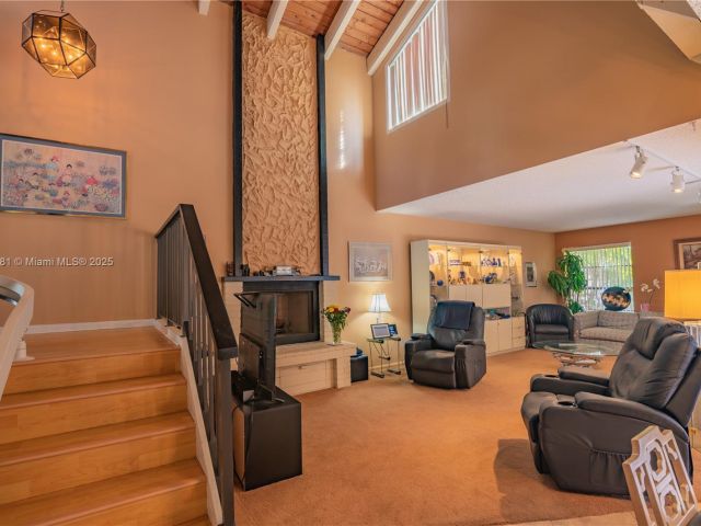 Продажа дома по адресу 36 Eastmont Rd - фото 5704269