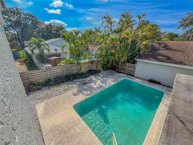 Продажа дома по адресу 36 Eastmont Rd - фото 5704274