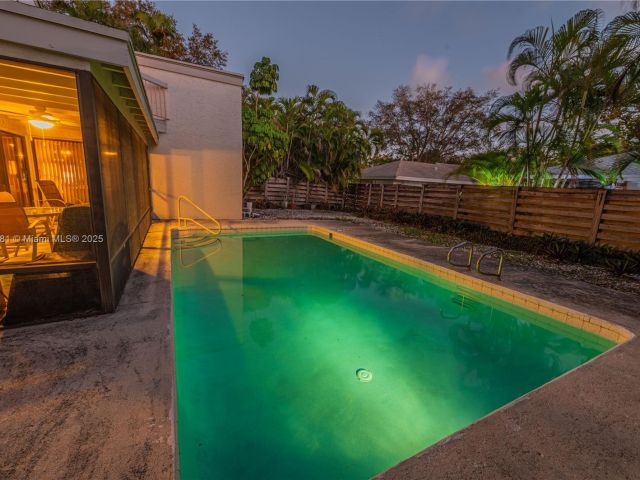 Продажа дома по адресу 36 Eastmont Rd - фото 5704275