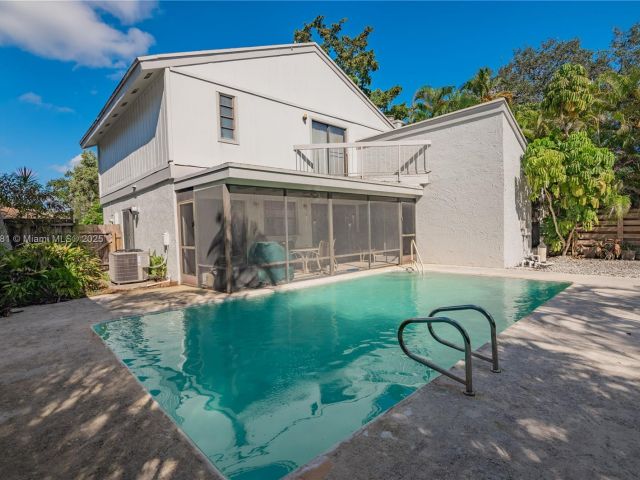 Продажа дома по адресу 36 Eastmont Rd - фото 5704277