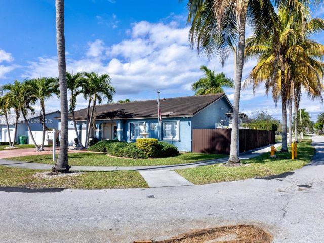 Продажа дома по адресу 15201 SW 177th Ter - фото 5783447