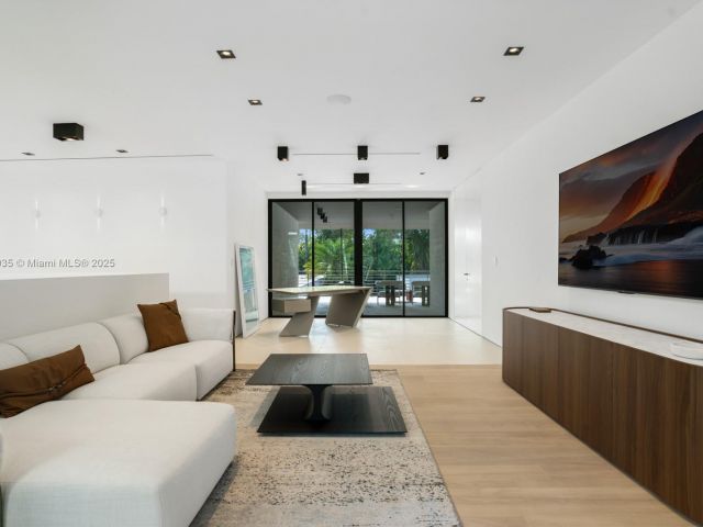 Продажа дома по адресу 4040 Kiaora St - фото 5774051