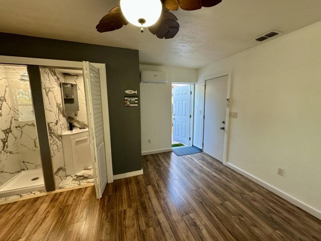 Продажа дома по адресу 4260 NE 11th Avenue - фото 6304265