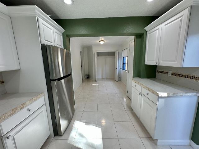 Продажа дома по адресу 4260 NE 11th Avenue - фото 6304269