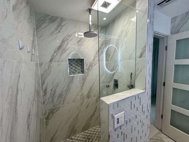 Продажа дома по адресу 4260 NE 11th Avenue - фото 6304273