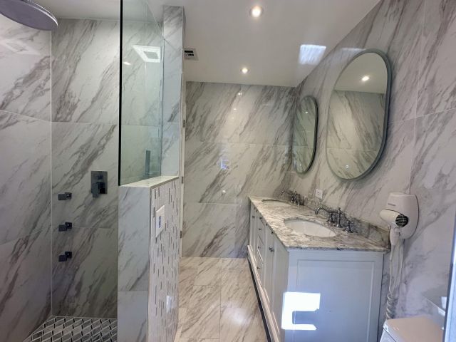 Продажа дома по адресу 4260 NE 11th Avenue - фото 6304275