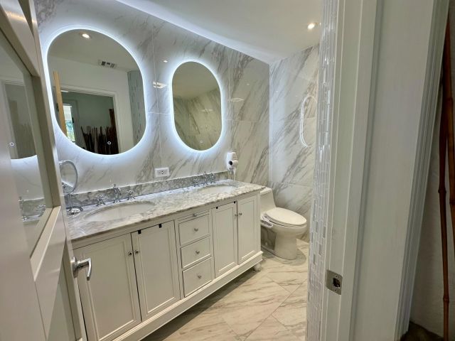 Продажа дома по адресу 4260 NE 11th Avenue - фото 6304276