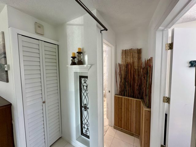 Продажа дома по адресу 4260 NE 11th Avenue - фото 6304277