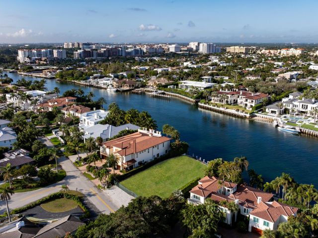 Продажа дома по адресу 601 NE Spanish Trail - фото 6102134