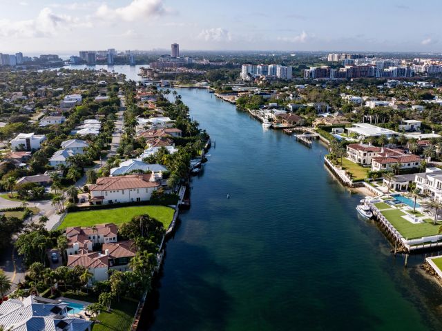 Продажа дома по адресу 601 NE Spanish Trail - фото 6102135