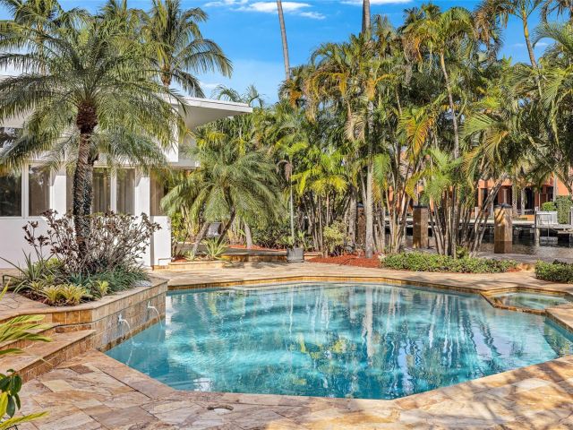 Продажа дома по адресу 18 Nurmi Dr - фото 5893145