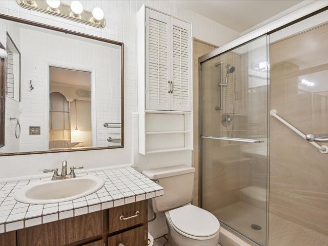 Продажа дома по адресу 2061 NE 54th Street - фото 6167846